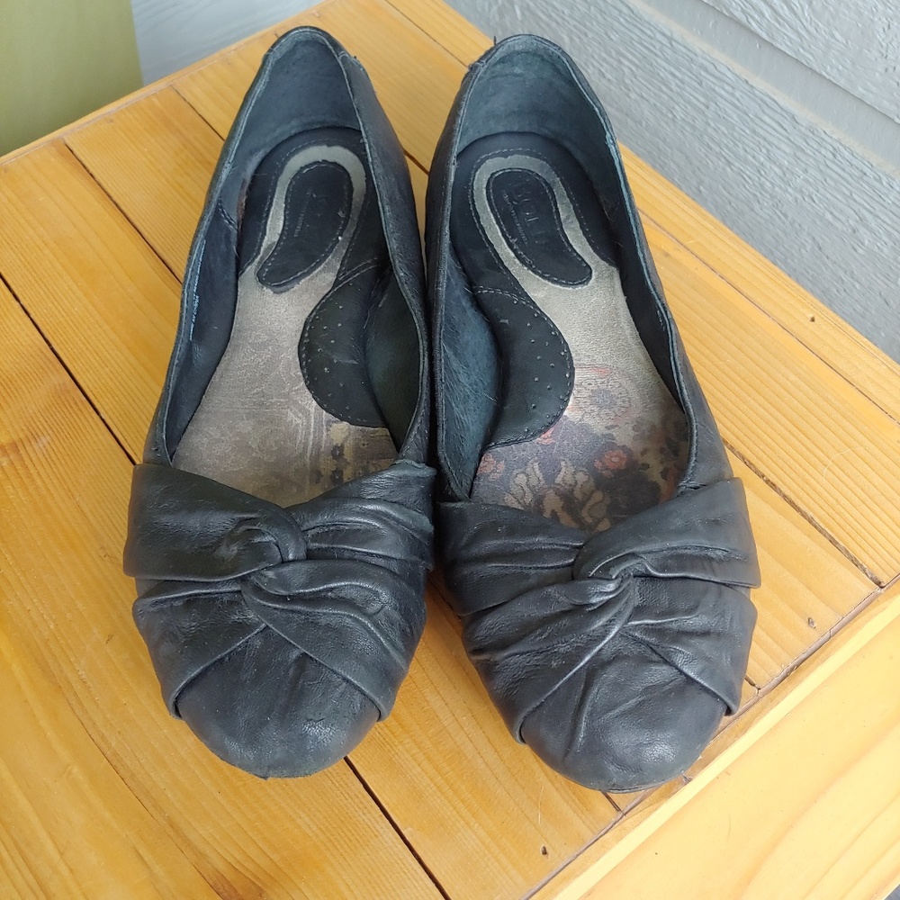 Black leather ballet Born Flats